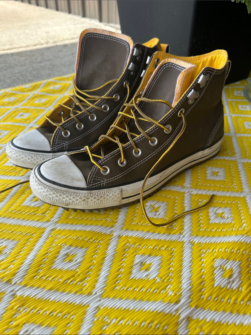 Converse grey and yellow high top sneakers men’s size 11/ women’s size 13 - Picture 2 of 5